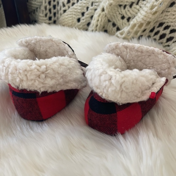 Mud Pie Red Checker Buffalo Plaid Print Soft Sole Slippers Infant Shoes Booties - Picture 2 of 4